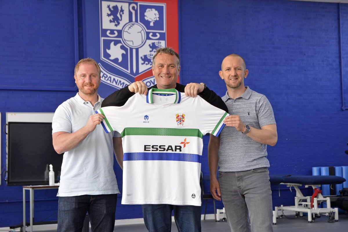 One of these three people is a successful football manager with a track record of getting teams promoted. The other two … 🙄 <a href="/ATTTMPod/">A Trip To The Moon</a>