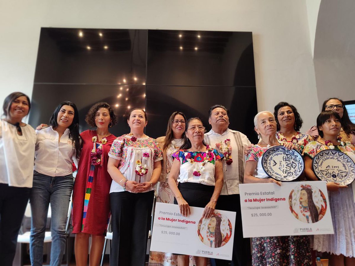 Hoy acompañé a la entrega del premio a la mujer indígena 2023. Reconozco y felicito al Director @RafaelBringasM por tan importante evento, las mujeres indígenas deben ser visibilizadas y reconocidas. 

Un gusto saludar a mi amigas Diputadas @JocelynOLMx, @LupitaVargasMx y a la