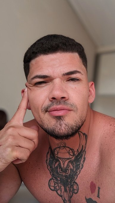 A carinha de quem vai alargar teu cu! https://t.co/kb3zG3uBUd