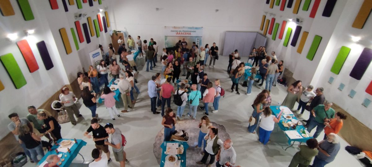 santaanalareal's tweet photo. Gran éxito del Encuentro de docentes de la Escuela Rural celebrado hoy en Santa Ana la Real, con más de 130 participantes.
Gracias de 💜 a participantes y organización. Esperamos seguir acogiendo este tipo de eventos.
#SantaAnalaReal #EscuelaRural
@ceparacena @EducaAnd https://t.co/h8Pt9jhT25