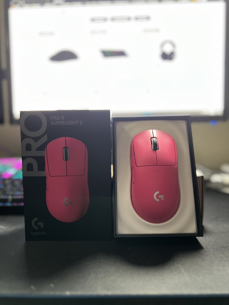 MindofWizz's tweet photo. Thank you @LogitechG for sending over the new PRO Series Collection that is available RIGHT NOW
All 3 of these products come in black, white, and the new beautiful pink
Code βWizz10β at checkout
#LogitechGPartner #PROSeries #PROXSuperlight2 #PROXTKL #PROX2Headset https://t.co/sEYWrWi2bp