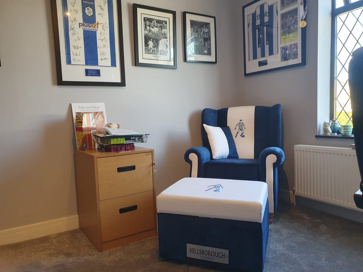soccer_sofas's tweet image. 🔵⚪️ Our Hillsborough collection Wingback chair and storage footstool delivered to a very happy customer! Looks absolutely fantastic 😍
For more collections, visit our website 
soccersofas.com 
☎️ 0330 124 4736 
#swfc #sheffieldwednesdayfc