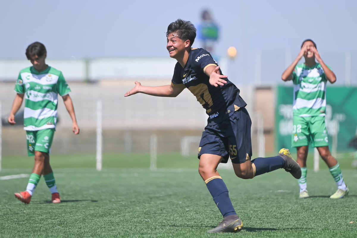 ⚽️⚽️⚽️ 

Si no cargan las imágenes es por exceso de calidad. Así festejó su primer hat-trick del torneo Gonzalo del Valle. 

#Box2BoxTalent