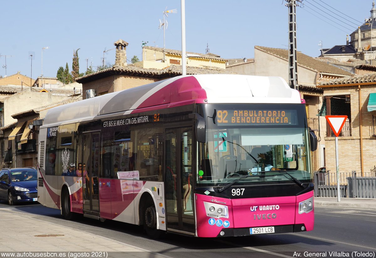 AutobusesBCN's tweet photo. Un abrazo a los compañeros de #Toledo #unauto
Y gracias a la @EMTmadrid por la cesión de 20 autobuses para volver a poner su servicio en un 50%
Esperamos que los #busspotter de esas tierras nos envíen fotos de autobuses "azules" de la EMT circulando por Toledo https://t.co/GkV6Y3NPtd