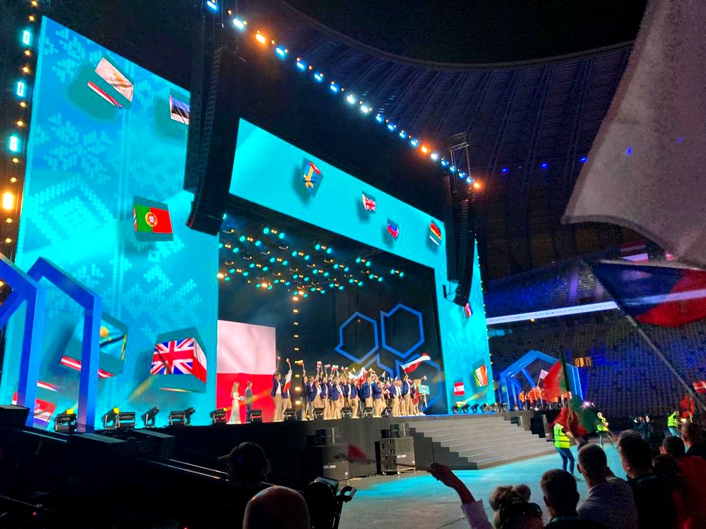MEN_GOVPL's tweet photo. 👏🌎 W #Gdańsk rozpoczął się największy w Europie konkurs umiejętności branżowych @ESGdansk2023! 

600 najlepszych młodych profesjonalistów z 32 krajów będzie rywalizowało w największym na Starym Kontynencie konkursie. Zawodowcy sprawdzą swoje kompetencje w 42 konkurencjach. 

🎉 Wydarzenie rozpoczęło się widowiskową ceremonią, podczas której odbyła się parada drużyn narodowych. Zachęcamy do śledzenia rywalizacji i kibicowania polskiej drużynie!

Zawody organizuje @FRSEdukacji przy wsparciu finansowym #MEiN.