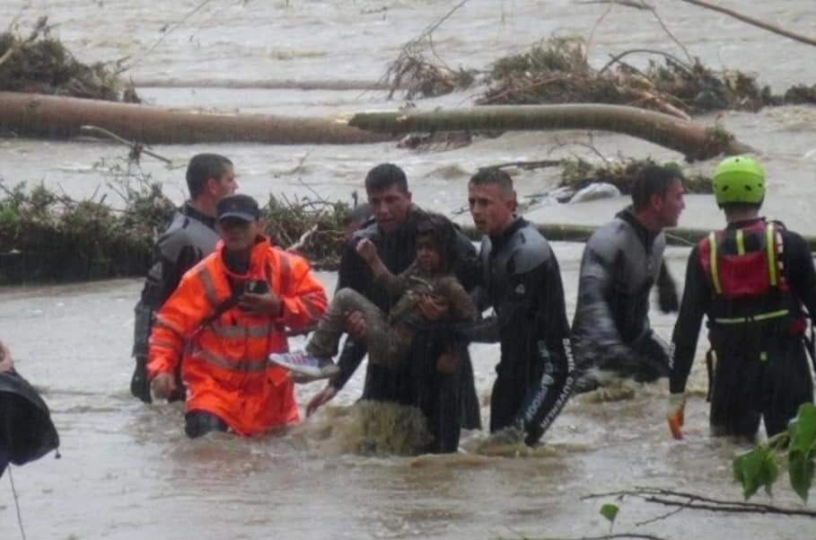 akinozcan's tweet image. Geçen ay aynı yerde 2 gece konaklamıştık

Bugün 2 vefat çok sayıda kayıp var, yaşananları hayal edemiyorum, çok üzgünüm😢

#kırklareli #igneada #sislivadi