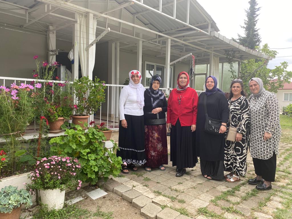 Başkanımız Saime Yelken ve İlçe yöneticilerimiz ile birlikte köy ziyaretlerinde bulunduk. Yaşlılarımızı ziyaret edip dualarını aldık. 💡🇹🇷
#AkkadınKocaeliSahada
#akkadingolcukk 
#akkadinkocaeli