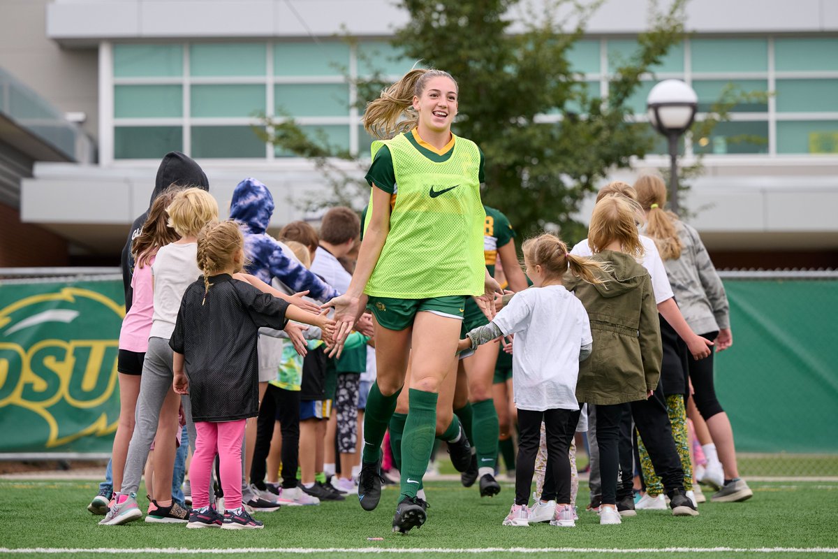 𝓢𝓸𝓬𝓬-𝓗𝓮𝓻 Day is back this Sunday 👧 - We're inviting ALL KIDS to form a high 5 tunnel during pregame 🖐️ - Make sure to arrive by 12:00 PM to rally us before kickoff⚽️