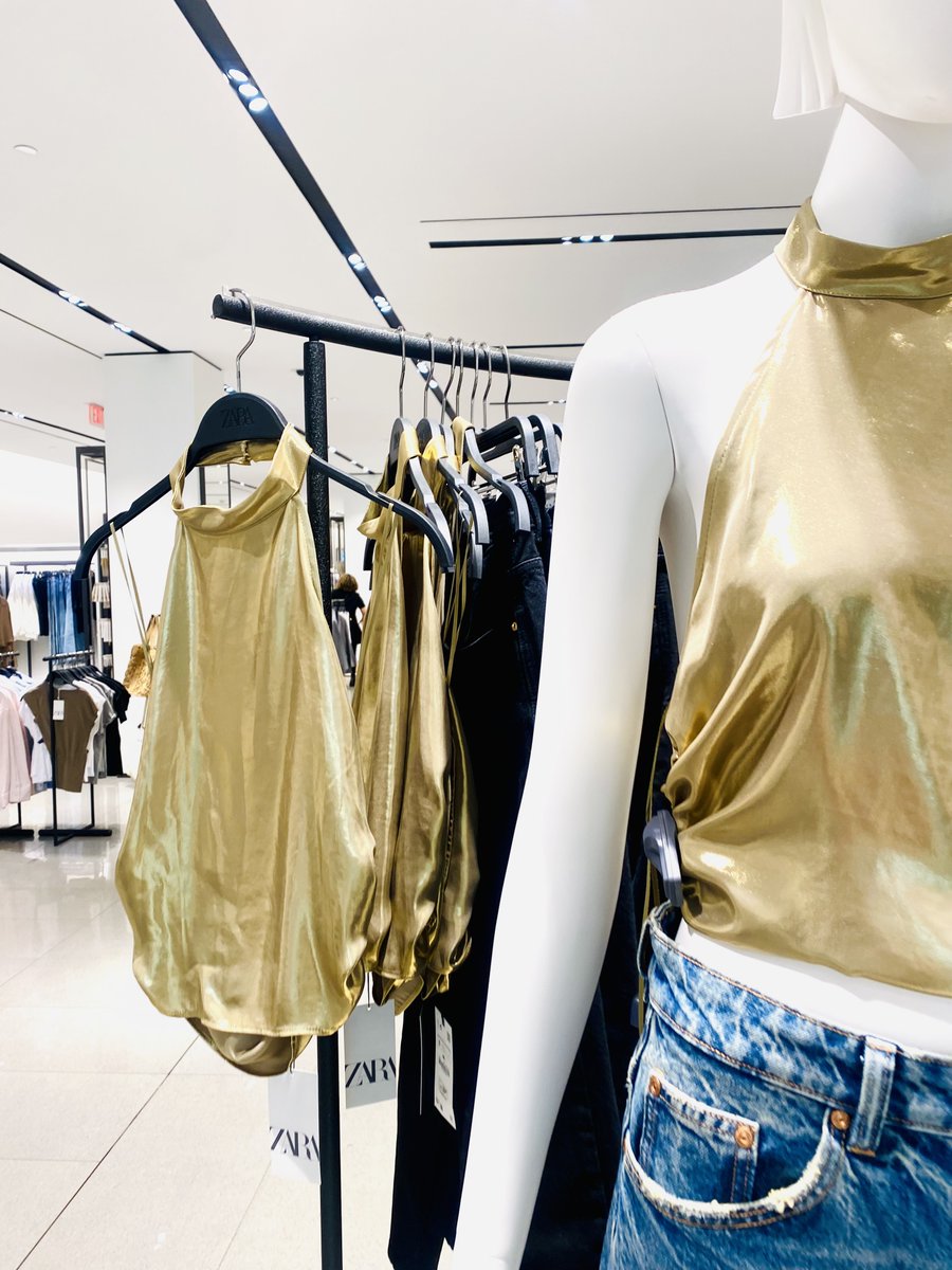 It's almost fall, time to jump into those warm tones.  Find them now at @zara!