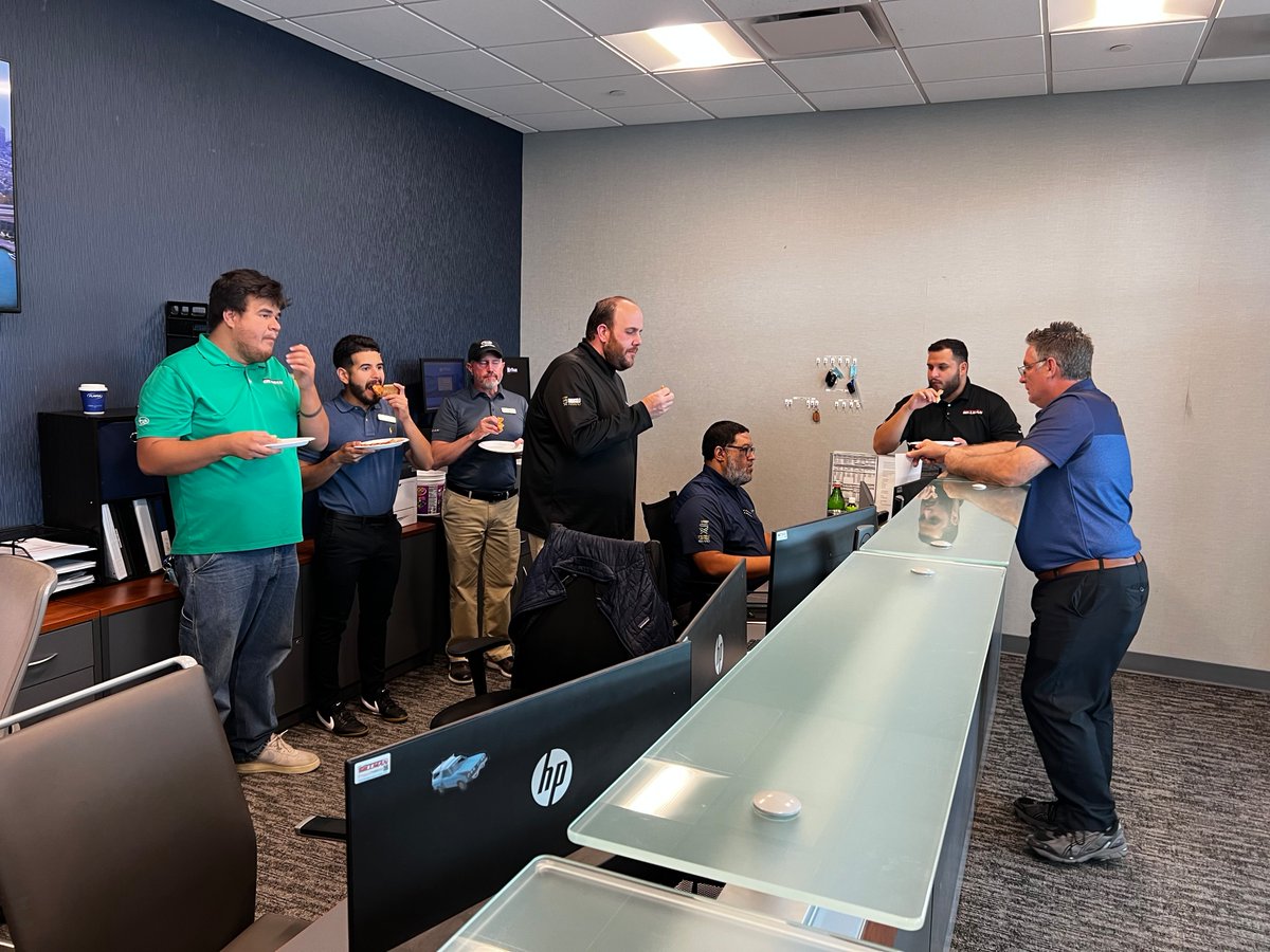 TeamGillman's tweet photo. Everyone say CHEESE! 😄
It's National Cheese Pizza Day here at Team Gillman Subaru North! 🍕

#TeamGillman #Subaru #Houston #CheesePizza #NationalCheesePizzaDay #PapaJohns https://t.co/KxB4V0UCQa