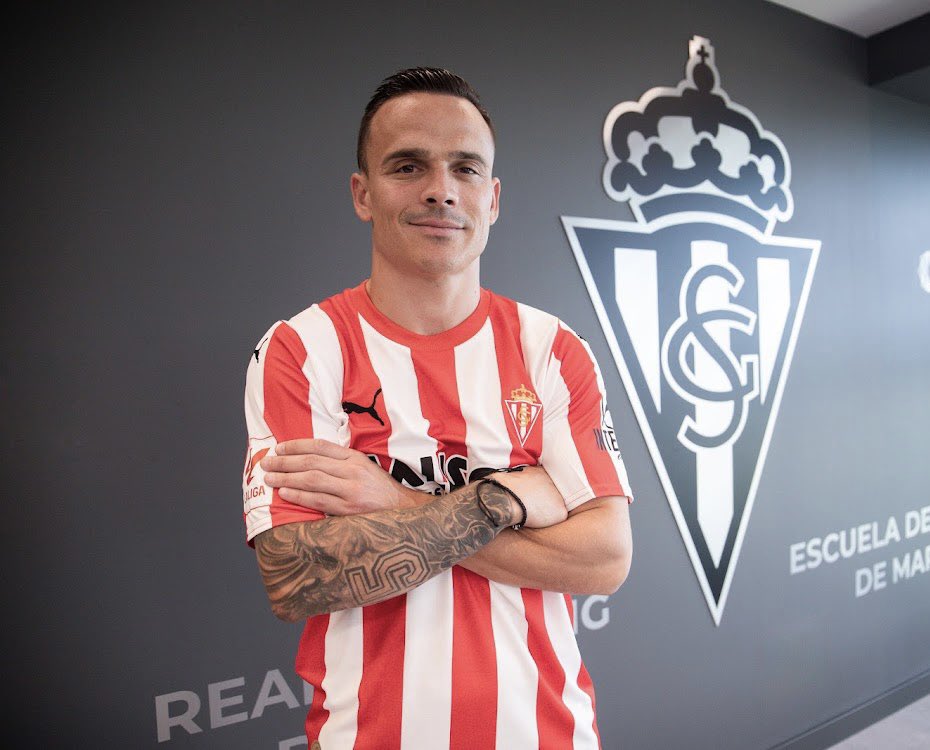 RoqueM26's tweet photo. Buenas noches ⚪️🔴⚽️ @RealSporting https://t.co/v83dbd4VR8