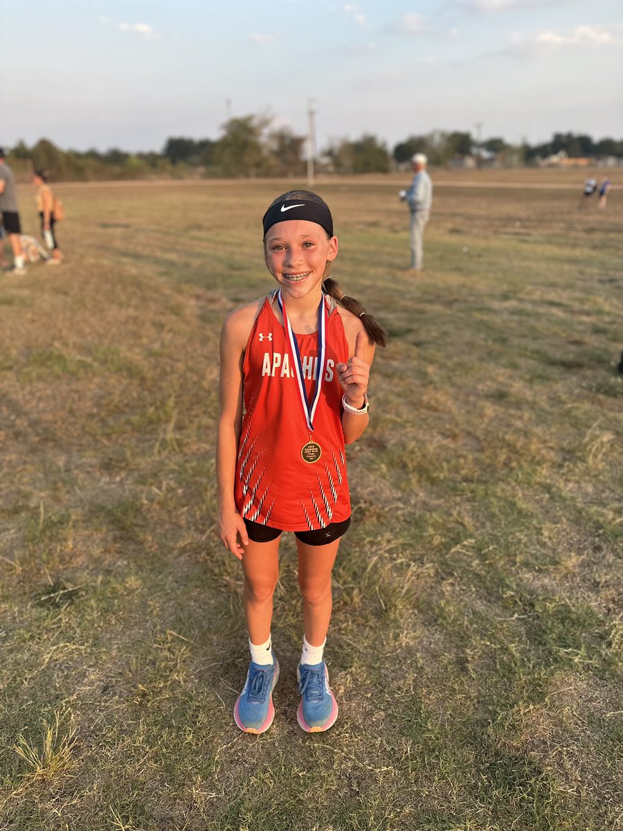 XCApaches's tweet photo. More results from our Schulenburg Meet! Lots of good stuff here! #KNB
 #AllroutesleadtoRoundRock https://t.co/JXXuqpMgzc
