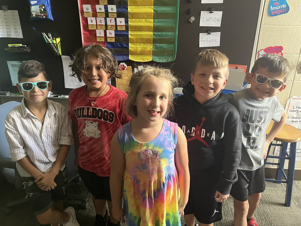 d61resposito's tweet photo. More ME bags! So much fun! #d61learns #2ndgradefriends https://t.co/Nv6twqFTRF