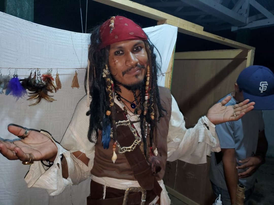 Conoce al Capitán Jack Sparrow esequibano #5Sep #MiMapa 🦜

Su nombre es Aaron Steven y nació en Karaudarnau, al sur del Rupununi.🏴‍☠️De lo que si estamos seguro es que nunca será más pirata de lo que es el Gobierno guyanés usurpando nuestro Territorio Esequibo.