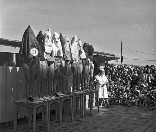 Afroklan's tweet photo. Leg Beauty Contest in Istanbul.
1971. https://t.co/tloAdZTT91
