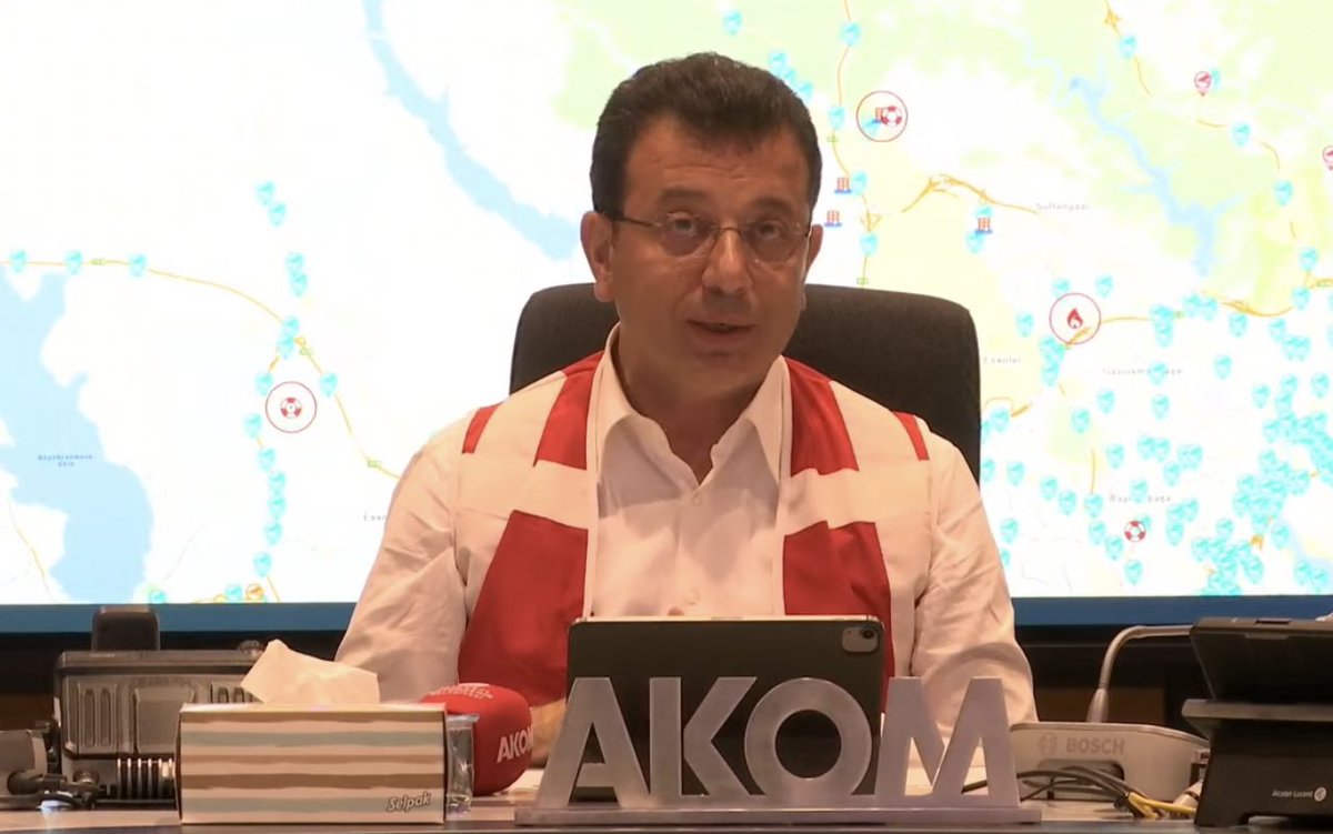 trxhaber's tweet photo. İBB Başkanı Ekrem İmamoğlu:

▪️Kayaşehir metro istasyonunu kapattık müdahale ediliyor.

▪️Başakşehir Millet Kütüphanesi'nde selden mahsur kalan vatandaşlarımızı kurtardık.

▪️ Çam ve Sakura Şehir Hastanesi’nde oluşan su baskınına ekiplerimiz müdahale etmektedir.

▪️Bin 808 ihbar gerçekleşti.