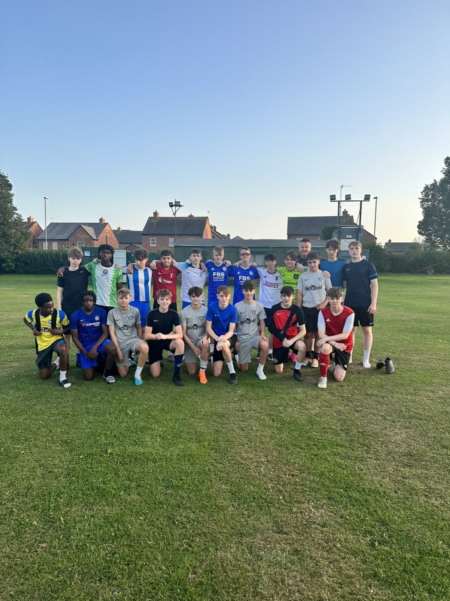 SteveWalsh5's tweet photo. @afda_leicester First FREE Football Club U16 taster coaching session with Blaby & Whetstone FC-Foxes coached by @muzzie06 @stevewalsh5 #Sportingpathways #achieveyourdreams https://t.co/2FB5BUzq1W