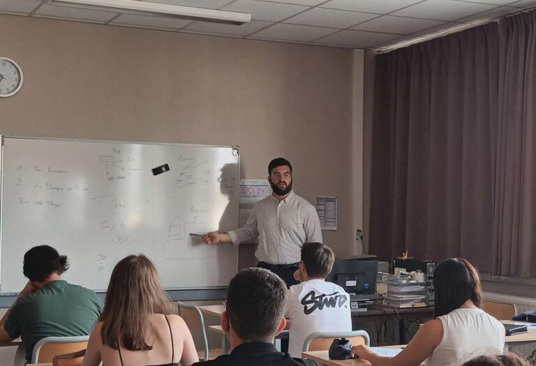 La nvelle promo MCO 1 a reçu ce matin 3 professionnels pr découvrir les secteurs d'activités susceptibles de les accueillir en stage:Norauto, Crédit Agricole et Espace Technologie Leclerc ➡️interventions enrichissantes &amp; utiles pr choisir un  lieu de stage #partenariat #CLEE