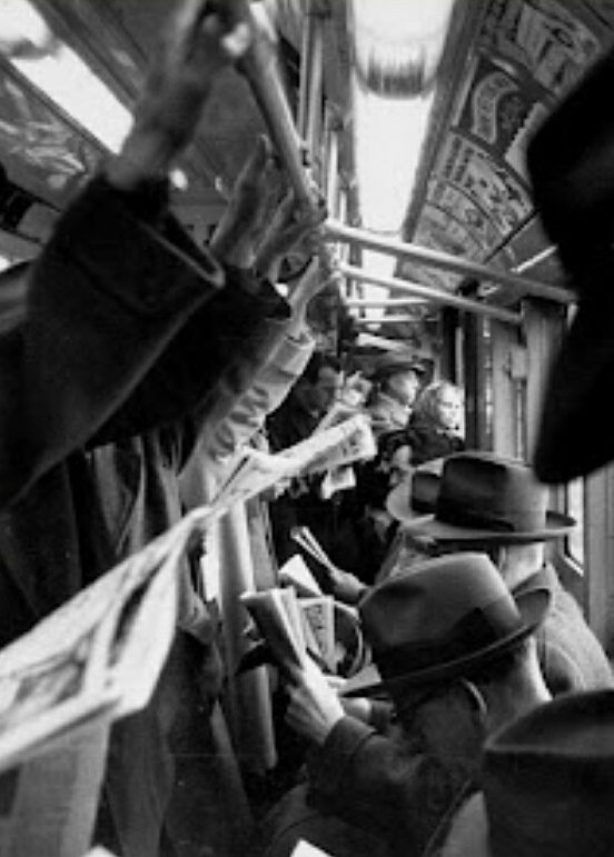 julenri60's tweet photo. ✴📷©Cornell Capa. (Budapest 1918-2008 USA).
#CornellCapa #photography
#blackandwhitephotography
#photojournalism #Art #monochrome #vintagephotohraphy
#streetphotography https://t.co/RTsmmbIN0L