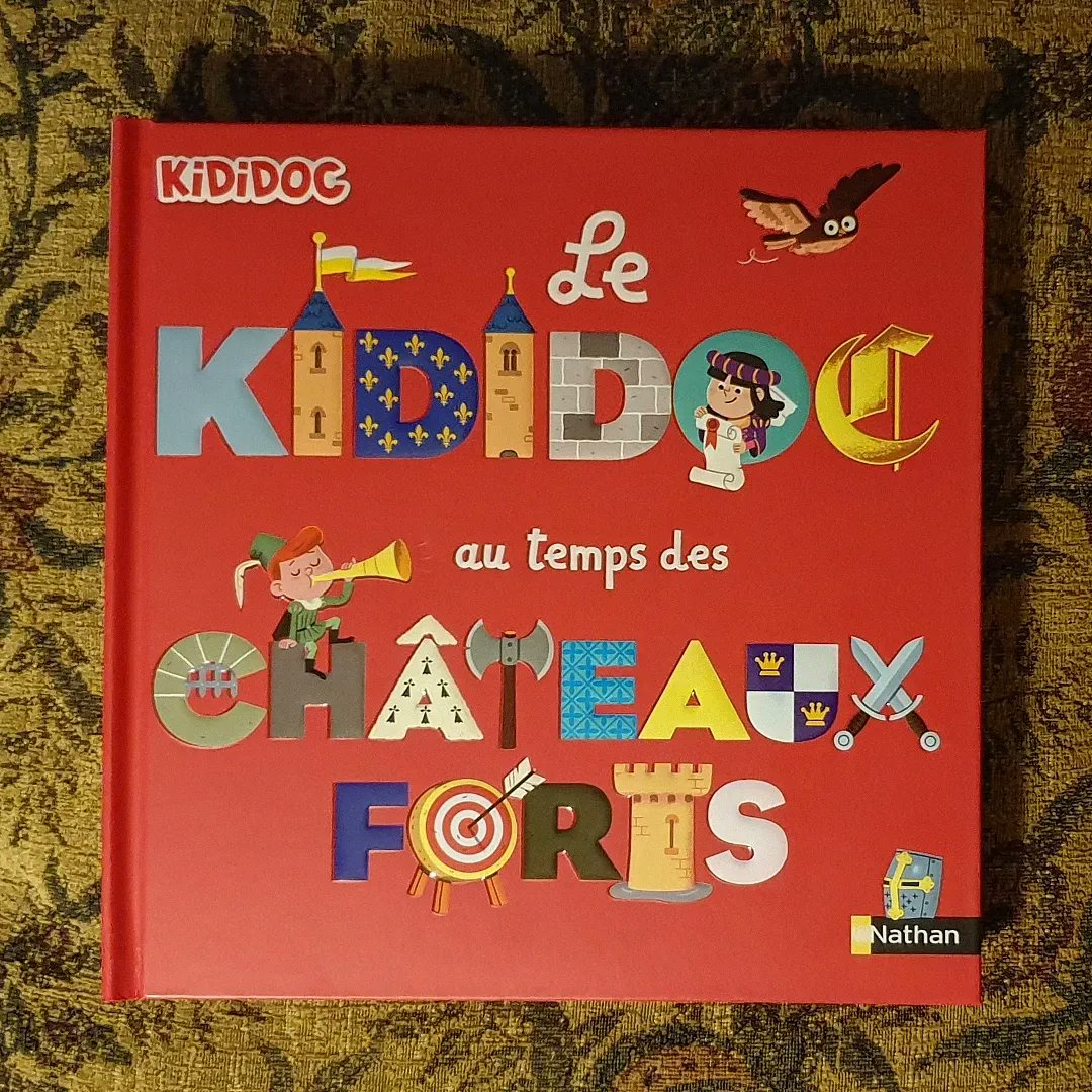 oMulta_Paucis's tweet photo. ⏳🦉TADAM ! Dans un mois tout pile, le 5 octobre, mon nouveau livre illustré par l'excellent Didier Balicevic sera disponible en librairie. Il s’adresse aux enfants, dès 4 ans, et parle de la vie au temps des châteaux forts. ⚔️🛡️🏹

#kididoc #editionsnathan #moyenage https://t.co/U77Q3NJAhI