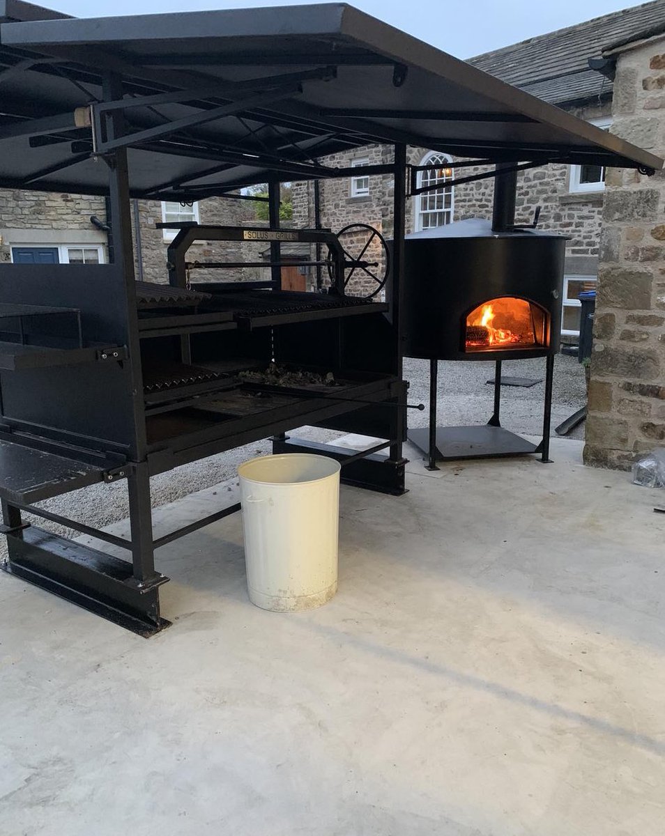 MoorlandAssoc's tweet image. We took @ITVTyne Tees to the beautiful @MilbankArms to enjoy a world first heather-fired pizza topped with grouse from the moor! Delicious, sustainable and local #grousemoor #eatwild #eatgame #gametoeat