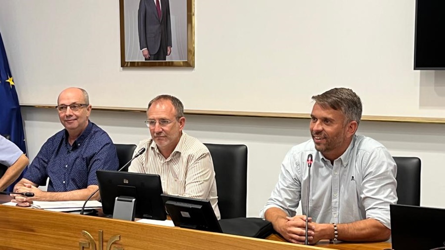 elapuron's tweet photo. Javier Peña, nuevo gerente del Consejo Insular de Aguas de La Palma. https://t.co/dtoKdpK29J
#CIALP #javierpeña #cabildodelapalma #LaPalma https://t.co/aqZC2cw0W6