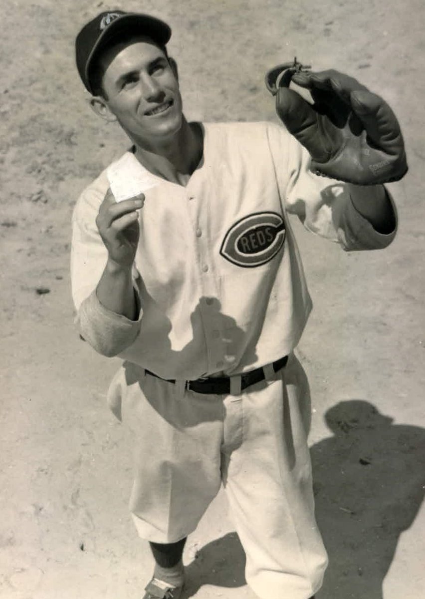 NLCarolynMuse's tweet photo. #OTD in #MLB history (9/6/1912): Centerfielder/#MiLB manager and family restaurant co-owner Vince DiMaggio was born. #BostonBees #Reds #Pirates #Phillies #Giants (NY)
https://t.co/2mbYieGunl
2X All-Star https://t.co/j85ymJ11JV