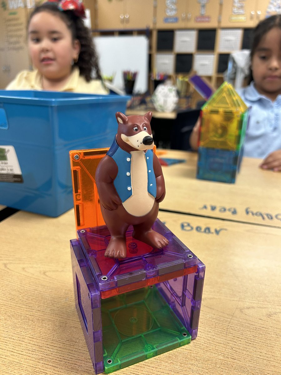 FrisonJaclyn's tweet photo. First grade is taking good notes about fairytale elements and enjoying some problem solving time via fairytale related STEM challenges!! @CMSoto_Leaders #TAG https://t.co/kwj9ww5Flo