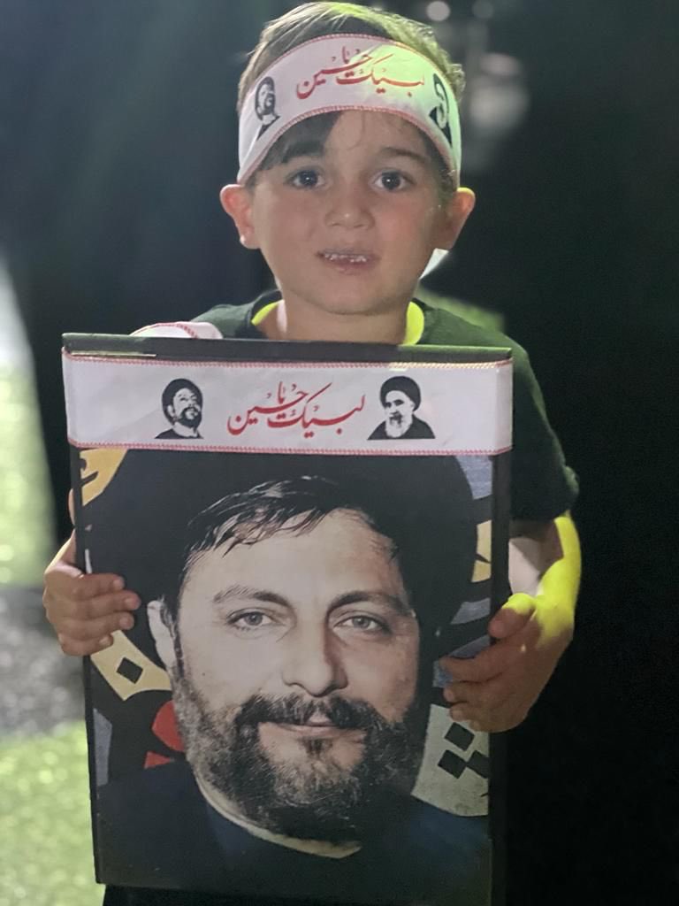 abbaszahry's tweet photo. اصغر المشاركين في موكب الامام موسى الصدر الذي انطلق من لبنان 
كربلاء المقدسة منذ قليل 🚩 https://t.co/y1uPVuH9tw