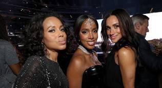 RestingDollface's tweet photo. โIโm a duchess. Can I come in your section to say hi real quick? Ok. Got my photo. Ok! Going back to my section nowโ ๐ #PhotoBombed #MeghanMarkle #PapShots #Take2 #ReShoots https://t.co/jsE1U0agPG