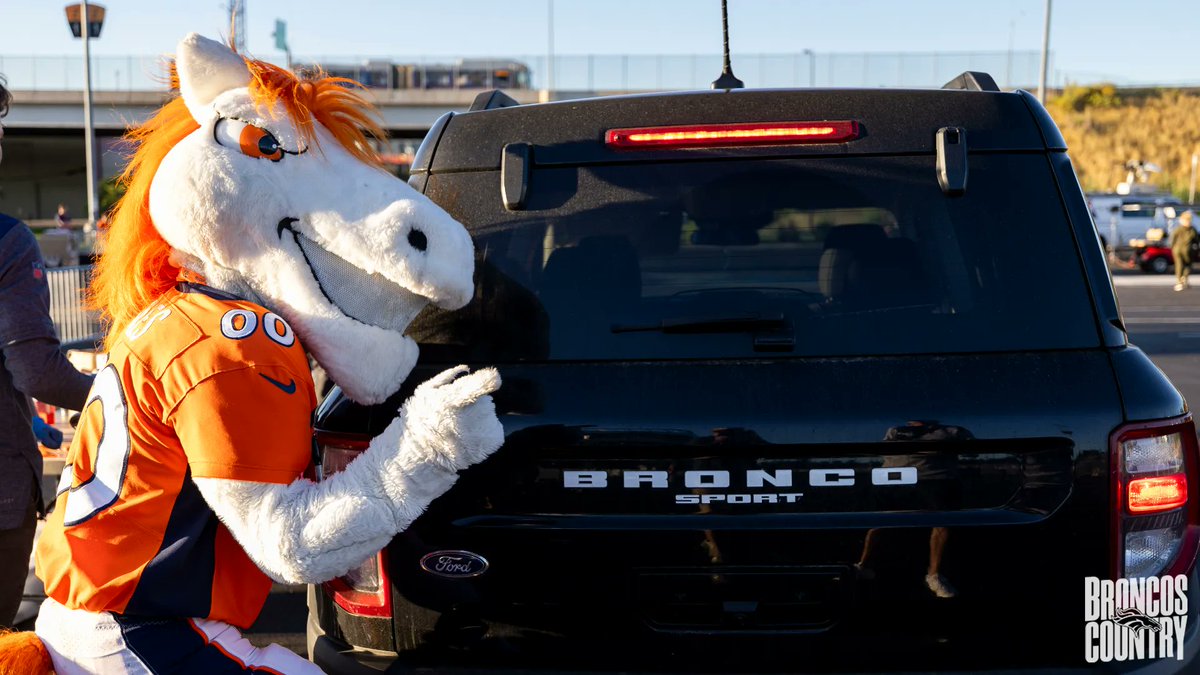 5280Miles's tweet photo. Helping paint the city orange, one car at a time.

See you in 5️⃣ days, #BroncosCountry! https://t.co/ylaFHZFBAR