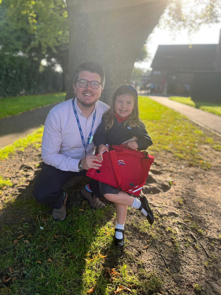 MrHindess's tweet photo. First day of school and I couldn’t be prouder 🌈 ❤️ https://t.co/G3N2QpHpEb