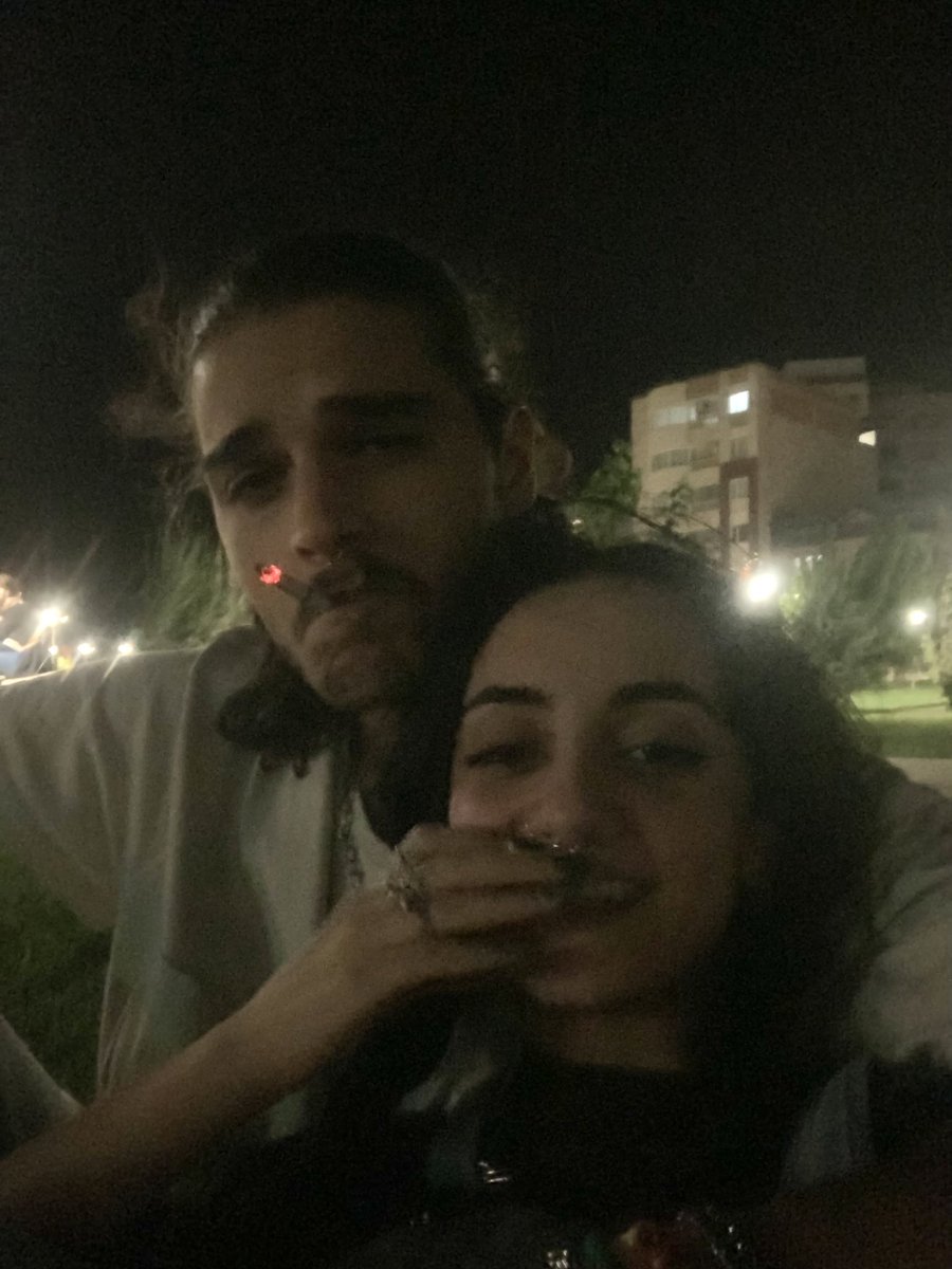 GorbehaConversa's tweet photo. پسره ی بلا 
بلاچه ی من
اینجا کلی حرف زدیم و سعی کردم سیس سیگاری بگیرم https://t.co/cJGmG8DO87