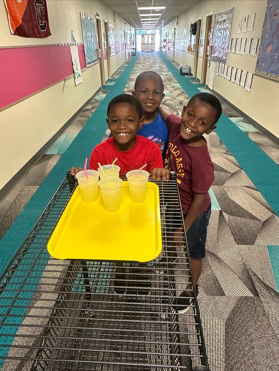🍋 Dr. McAteer’s students practiced their measuring skills by measuring out the ingredients to make frozen lemonade and then delivering the lemonade to the staff. What a delicious treat! 🍋