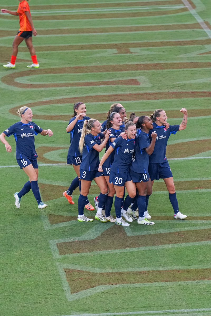 alexmorgan13's tweet photo. When the post wins vs. when we win😅 https://t.co/0pG3roIDZP