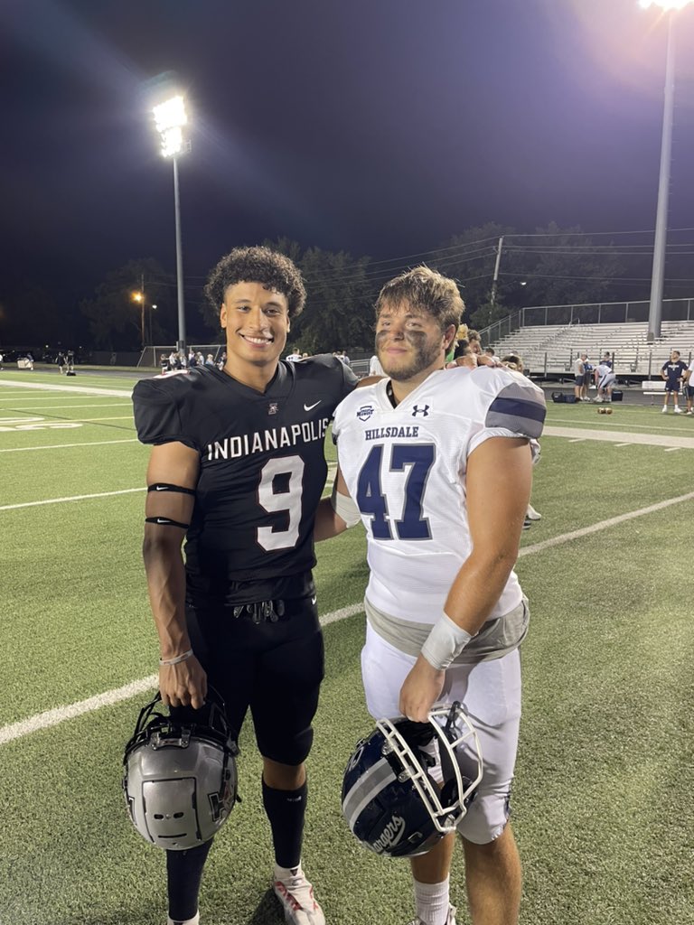 Two of Mason’s best. Great to see these two battling it out on the field <a href="/KadenEvans31/">Kaden Evans</a> and <a href="/Cobilewis18/">Cobi Lewis</a> <a href="/MasonCometsFB/">Mason Football</a> <a href="/Hillsdale_FB/">Hillsdale Football</a> <a href="/UIndyFB/">UIndy Football</a>
