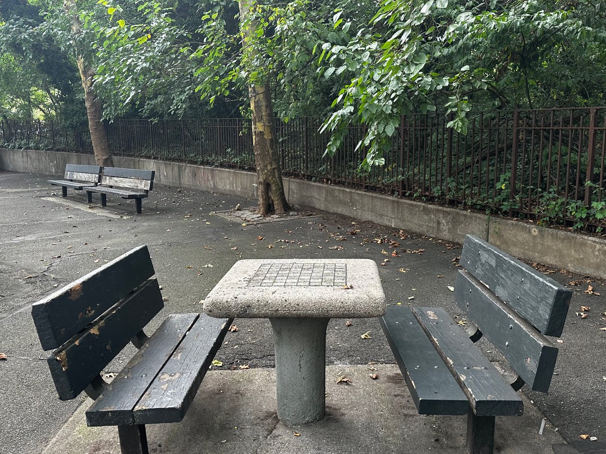 wyles's tweet photo. @_artseabra @georainbolt @NYCParks Very close, but not sure it's a match. Trees don't seem to match up exactly in person. https://t.co/jSpDirXRVF