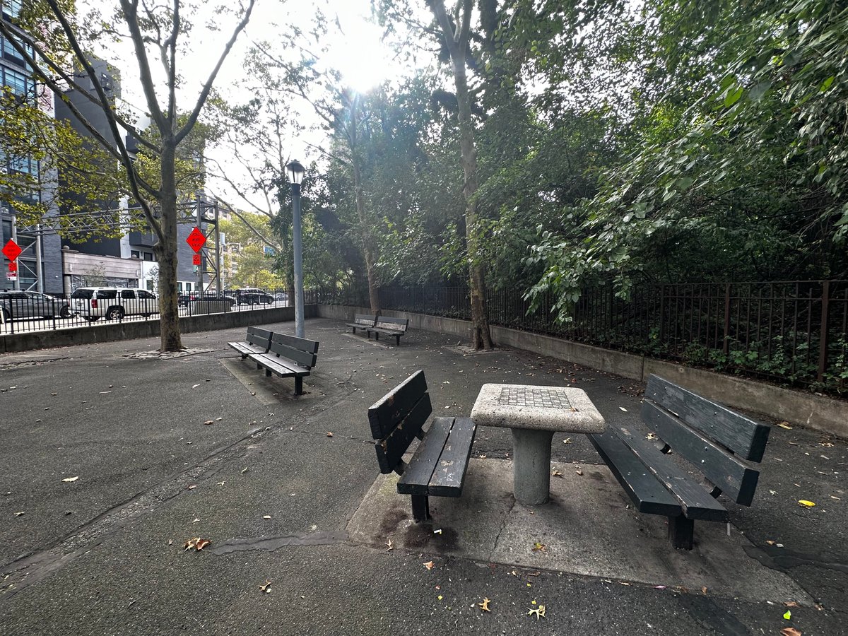 wyles's tweet photo. @_artseabra @georainbolt @NYCParks Very close, but not sure it's a match. Trees don't seem to match up exactly in person. https://t.co/jSpDirXRVF