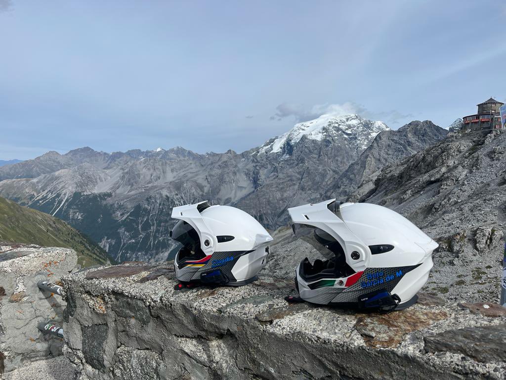 motofedmex's tweet photo. INTERNACIONALES EN DIRECTO:
Viajeros en pareja desde Italia!
Beto y esposa nos comparten bellas estampas desde el parque nacional del Stelvio! Feliz viaje a los dos!
#mascaninosmasamigos
#rodarmas https://t.co/NaStpEwtqc