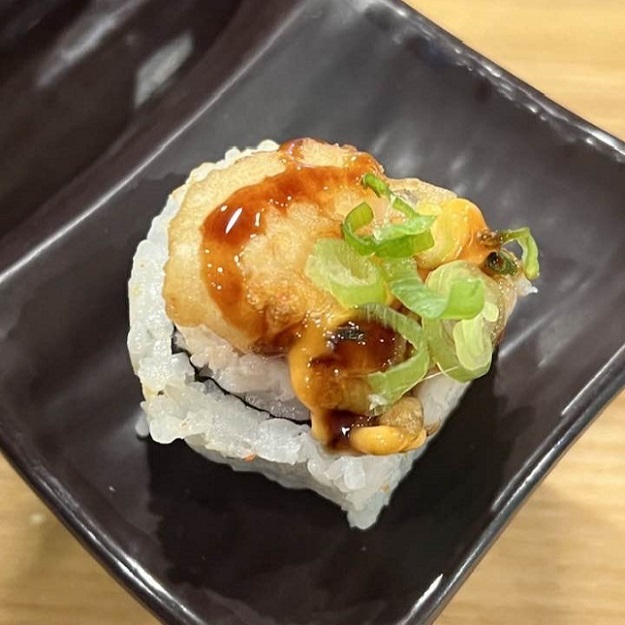 RealMomOfSFV's tweet image. Last month, during our vacation, my family enjoyed a delicious dinner at San Diego’s Mikami Bar &amp;amp; Revolving Sushi! Check out my restaurant review! #MikamiBar #VisitSanDiego #hosted #SanDiegoJapaneseRestaurant #RevolvingSushi #MikamiBarAndRevolvingSushi