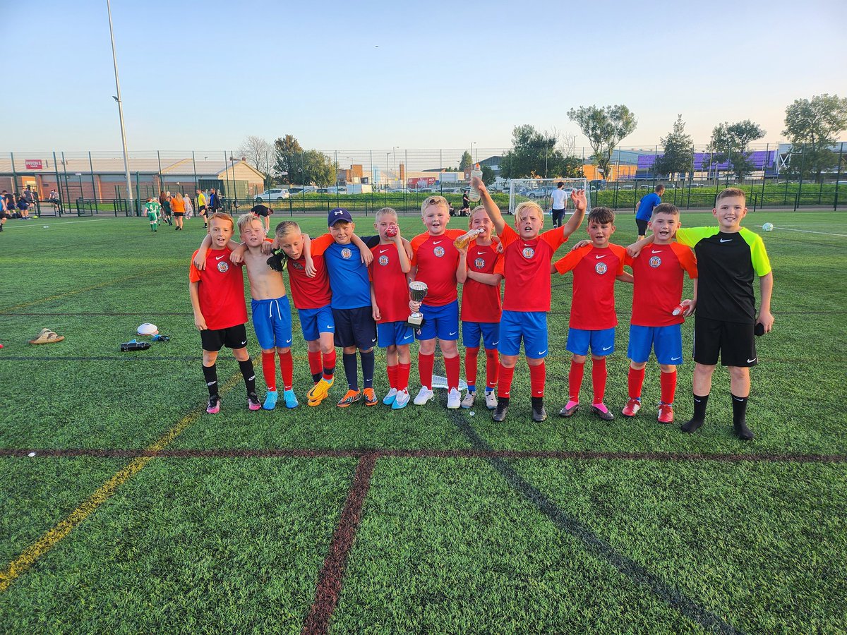 dragons_st's tweet photo. Thought the lads were fantastic tonight in a great game with Custys. 2 sides playing some very good football, was really enjoyable to watch and I'm sure itnwas to play in. Great final workout before we're back home this week at the @NLJFL . Looking forward to this season 🐉🐲 https://t.co/Rh7znV1LOw