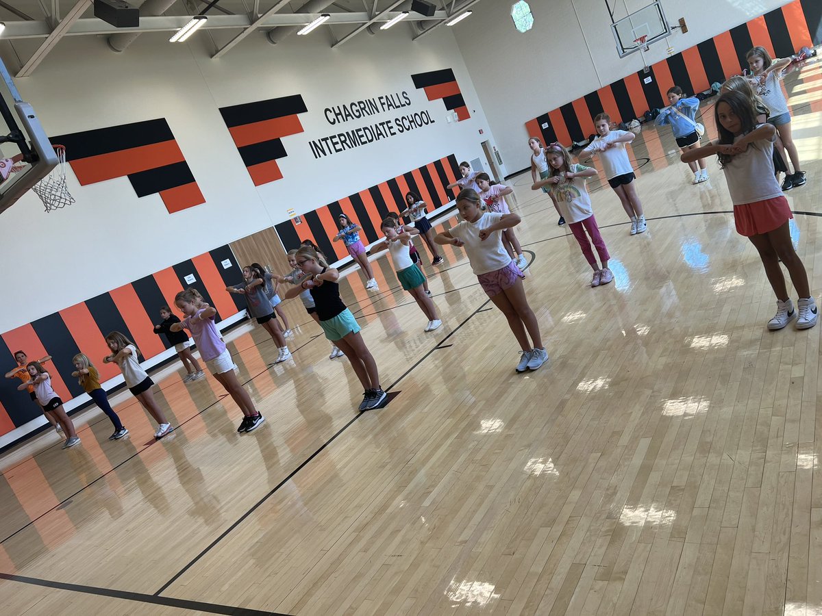 Goden_History's tweet photo. What an incredibly successful first cheer practice at CFIS!!! Couldn’t have done it without the magnificent middle school cheer captains!!! 
#cftogether #cfis #cheer https://t.co/lEhmD1xI0T