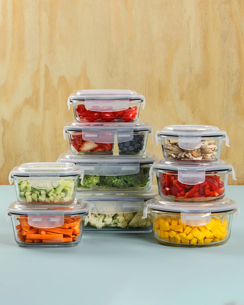 Estes potes não são apenas bonitos, são verdadeiros aliados na sua cozinha. Este conjunto inclui dois tamanhos diferentes, cada um com divisórias e tampas que proporcionam um fechamento hermético, mantendo tudo fresco e organizado. É prático ou não é? 😉