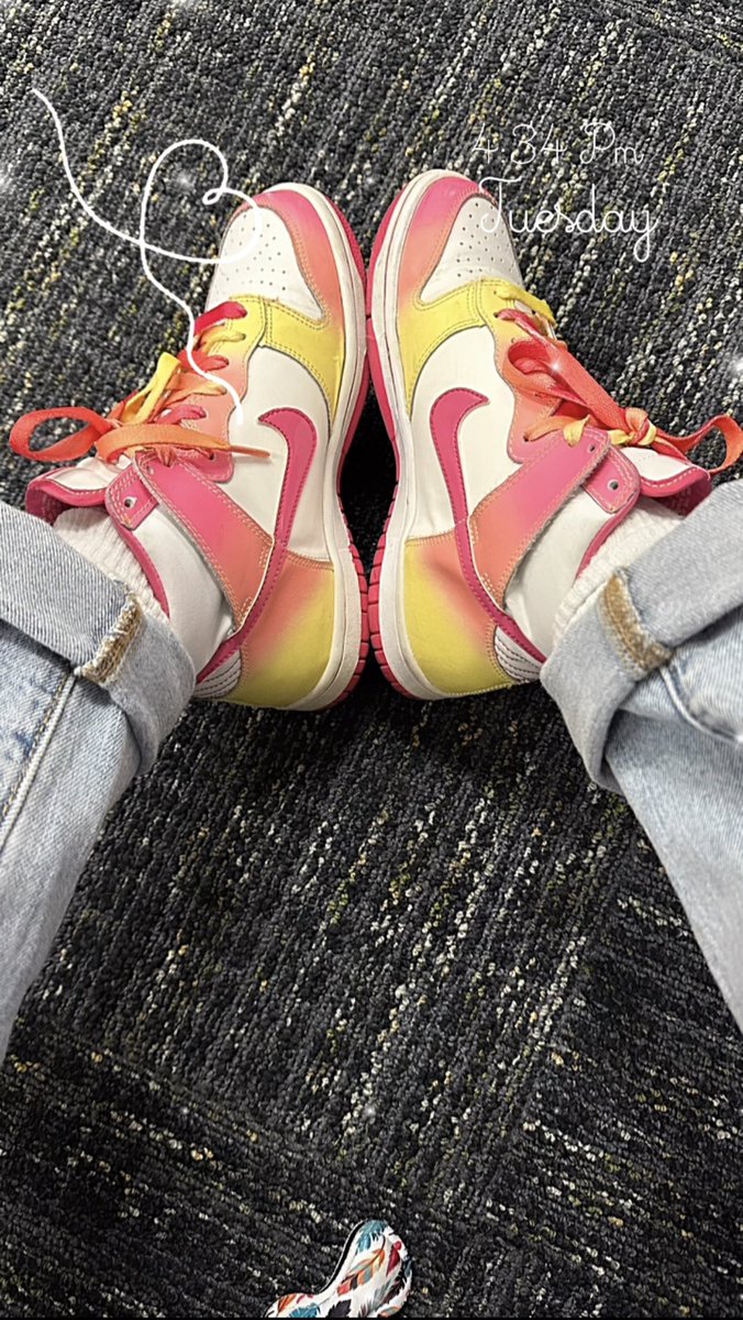 TheMrsPugh's tweet photo. Pair 25. Oldies but goodies.. about 15 years old? 🤷🏻‍♀️ #TeacherSneakers #KOTD #Nike #DunksOnDeck @Nike #TeachersOfTwitter #FirstGradeTeacher https://t.co/KGl4piIOEM