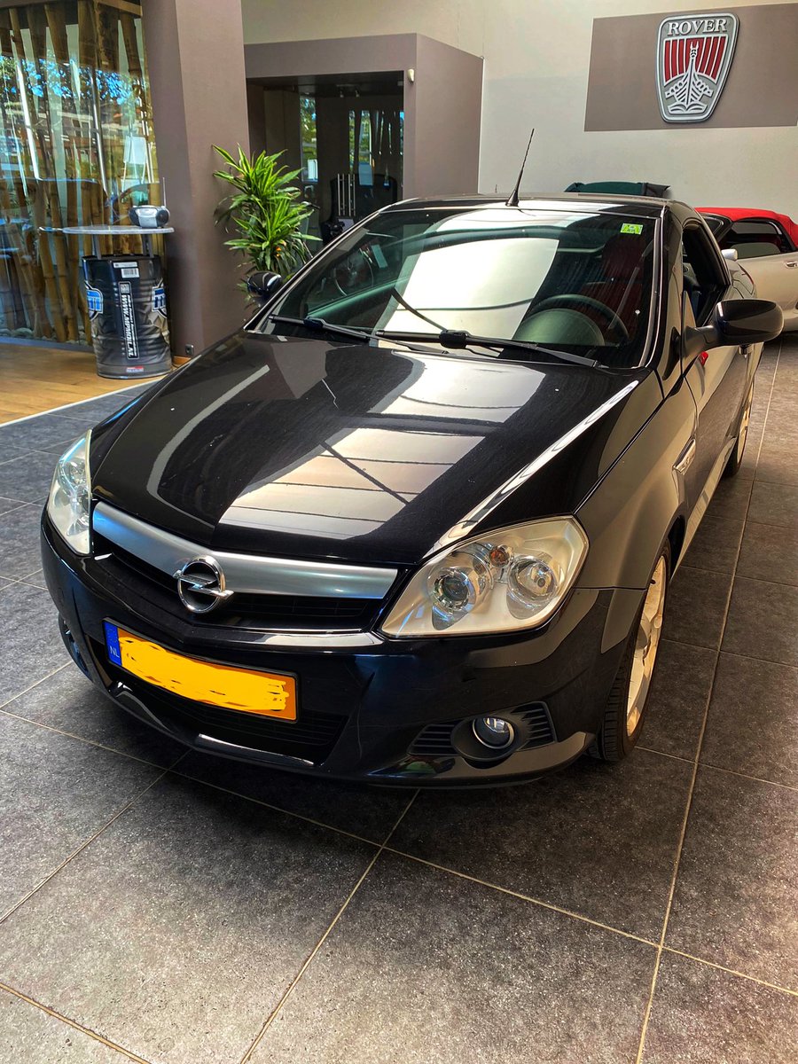MoonMaassluis's tweet photo. Vaarwel Opel Tigra โฆ dankjewel voor al mooie kilometers die je me hebt gegeven. Welkom Renault Captur ๐
Complimenten voor deze dealer!
#heinzautoservice
#goedeservice
#blijmetnieuwebolide
En dankjewel voor de heerlijke taart ๐๐ https://t.co/5C7n4a4mTU