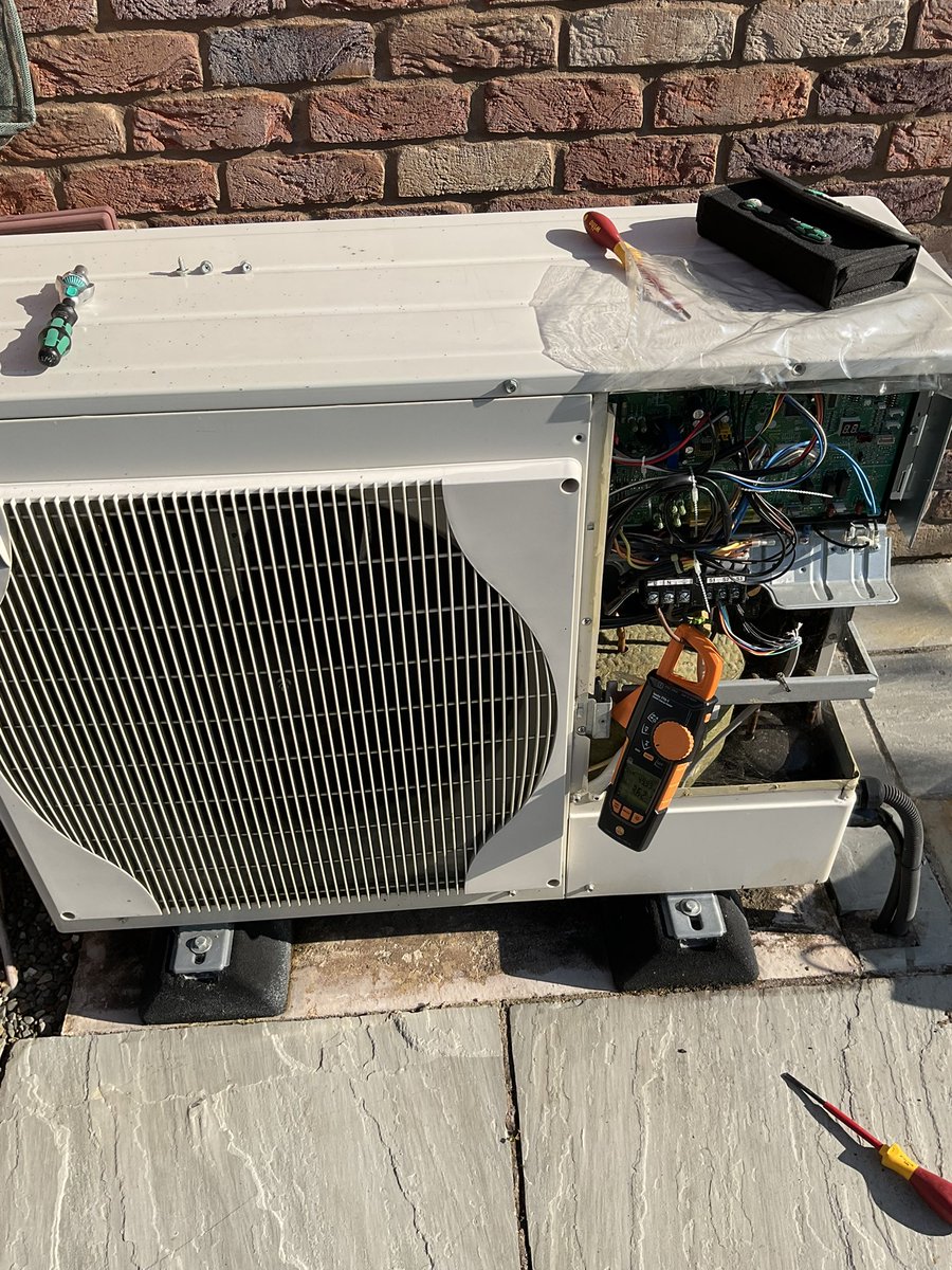 air2heat's tweet image. In Minsterley, Shropshire to carry out an Ecodan air source heat pump service. The unit is a 5KW PUHZ-W50VHA2R1 with a Pre-plumbed cylinder. Second year of maintaining the system #heatpumpservice #ecodan #heatpump #heating
