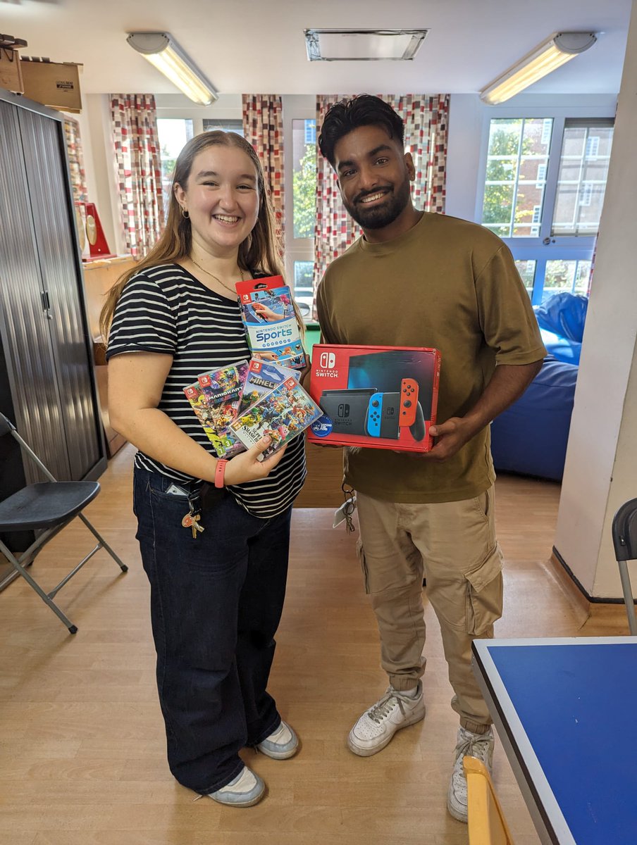 gamingthemind's tweet image. Thanks to your support, we were delighted to donate new video game equipment to the @MaudsleyNHS Snowfields Adolescent Unit today 🎮

Young people on the unit helped select the console &amp;amp; games! ✅

Activity support workers Safi &amp;amp; Raymond will put the new kit to great use! 💪 1/