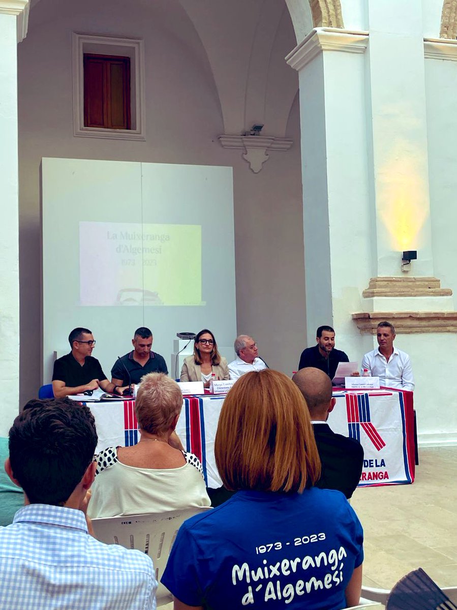 muixerangablava's tweet photo. Hui hem presentat el nostre llibre “La Muixeranga 1973-2023” que commemora els 50 anys del renaixement de la Muixeranga. Esperem que vos agrade este llibre, dedicat a tots aquells i aquelles que alguna vegada s’han posat el trage de la Muixeranga. #Amunt #50AnysMuixeranga https://t.co/LxmUJvIN0y
