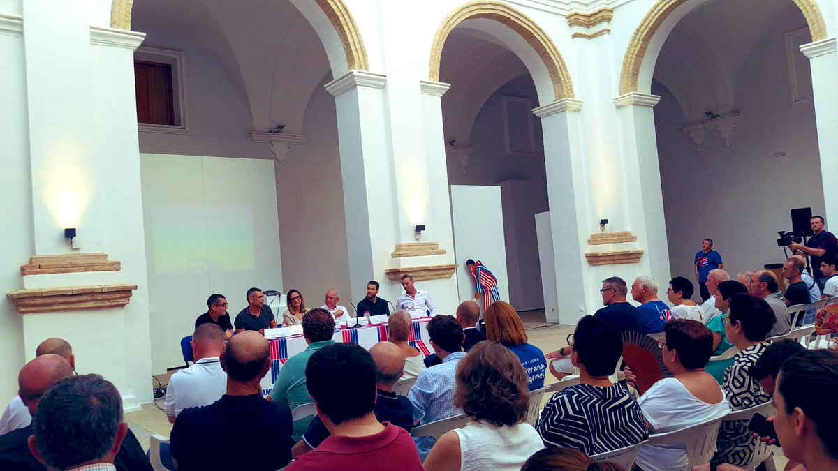 muixerangablava's tweet photo. Hui hem presentat el nostre llibre “La Muixeranga 1973-2023” que commemora els 50 anys del renaixement de la Muixeranga. Esperem que vos agrade este llibre, dedicat a tots aquells i aquelles que alguna vegada s’han posat el trage de la Muixeranga. #Amunt #50AnysMuixeranga https://t.co/LxmUJvIN0y