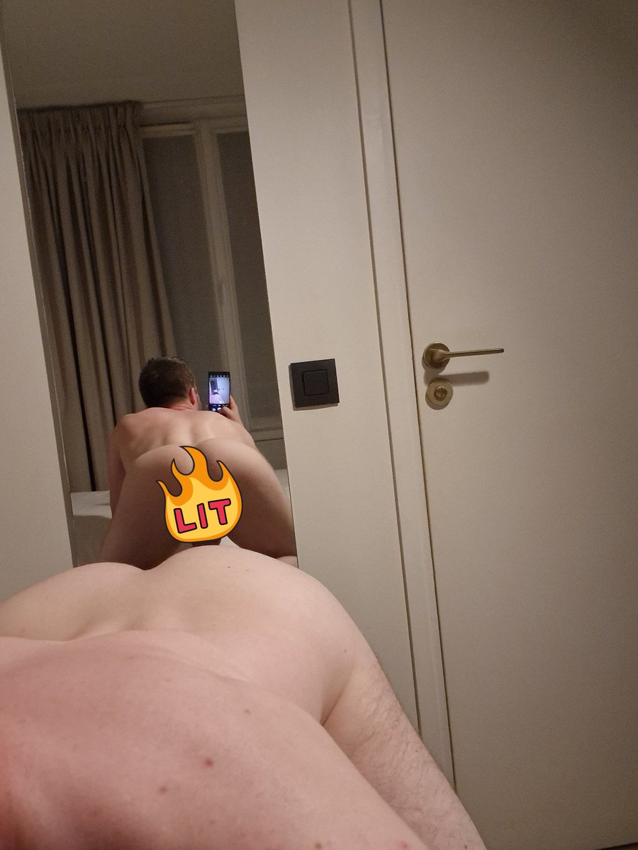 One night (doggy at the hotel room) in Paris 🐶🍑